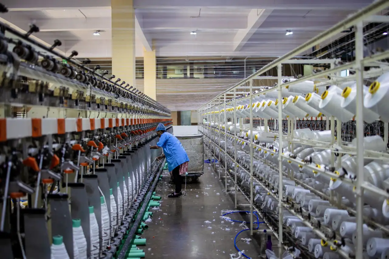 服装贸易批发中针织与梭织面料产品性能对比分析