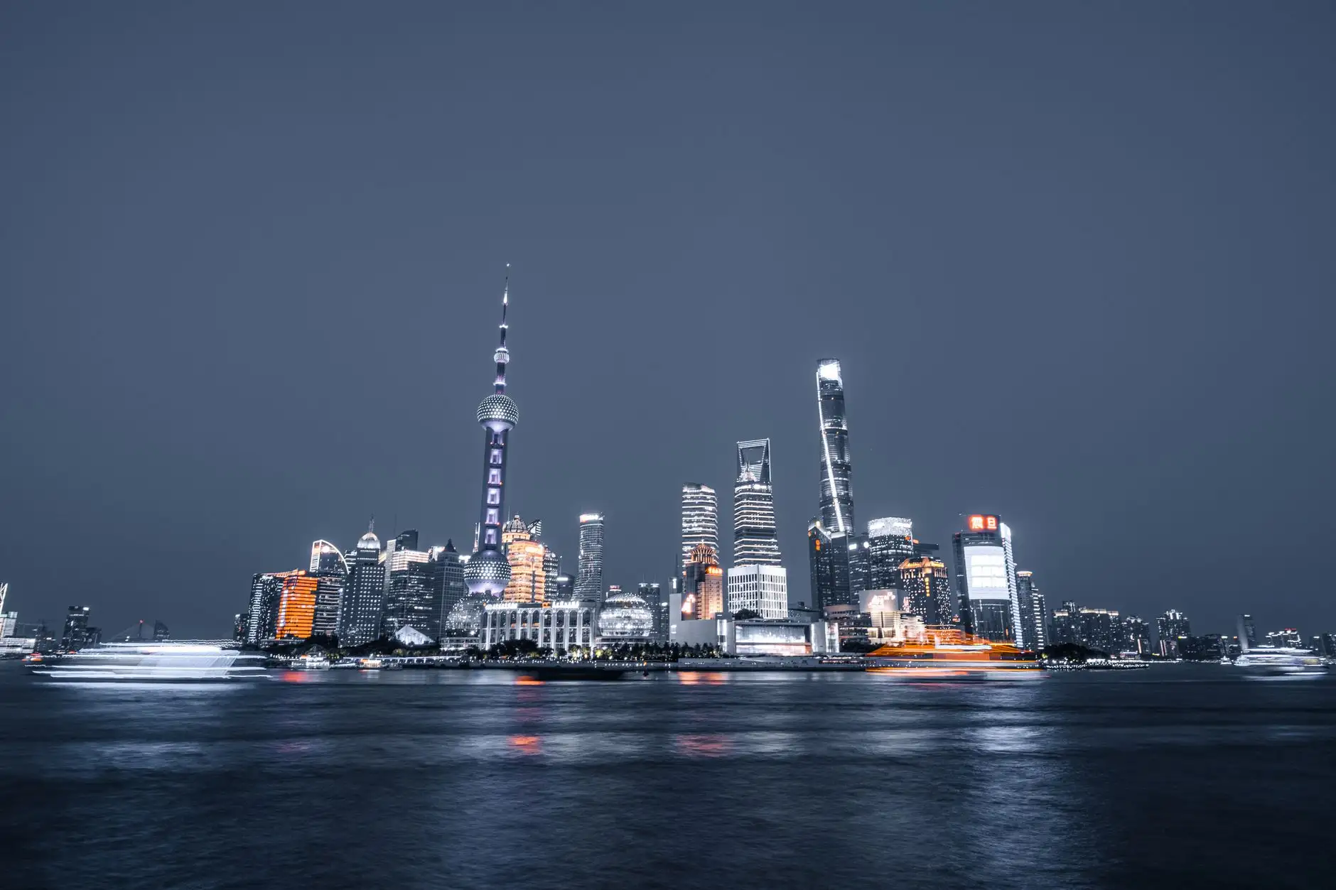 2025年广州服装批发零售市场的潮流趋势与选品策略