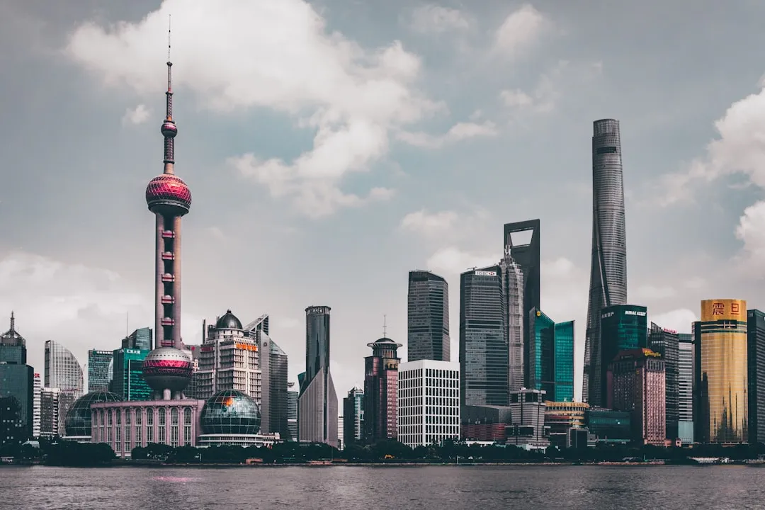 2025年广州服装批发零售市场趋势与供应链优化策略