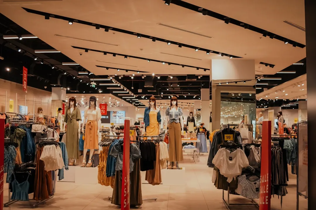 广州服装批发市场热门款式对比：有品服饰系列产品分析