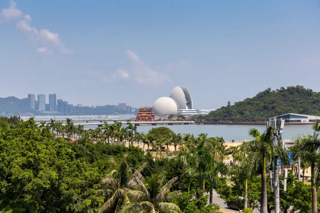广州服装批发零售市场2024年潮流趋势与选品策略分析