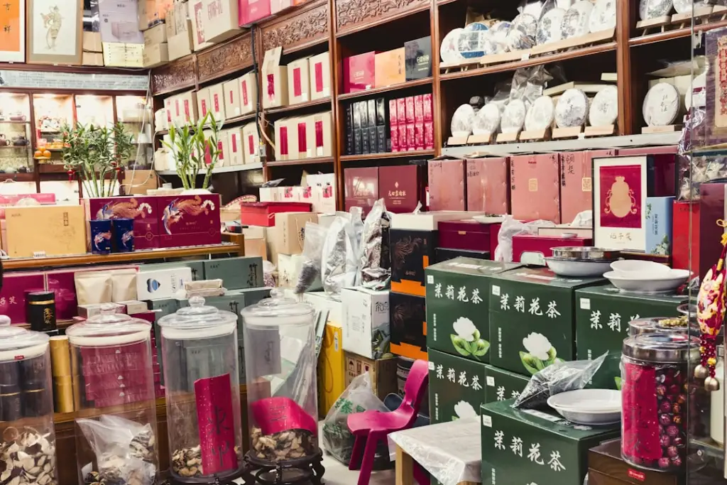 服装贸易批发中针织与梭织面料产品性能对比分析